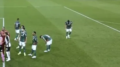 Jugador brasileño enfrenta posible suspensión por dañar el punto penal en partido