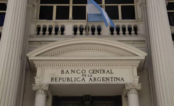 El Gobierno refuerza la restricción monetaria y afecta el consumo interno