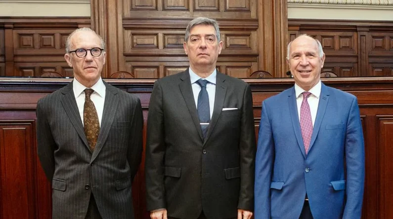 {10116207-CBCD-4CD2-9DAB-E064FD569963}