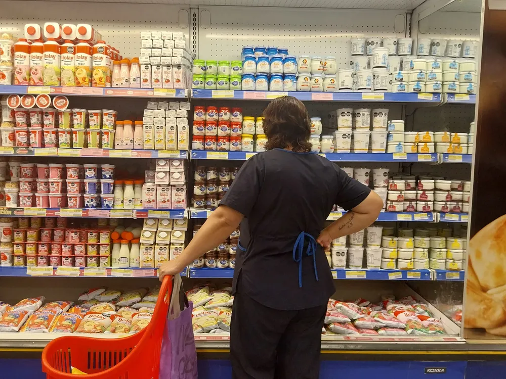 Especialistas anticipan desaceleración de la inflación en febrero en Argentina