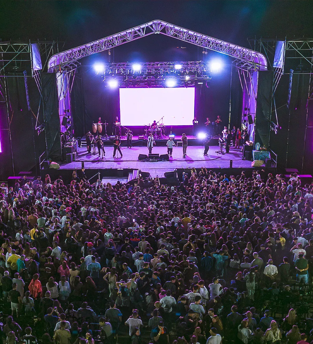 🎶 La primera noche del 40º Festival Nacional del Mármol Ónix 2026 se vivió con un gran acompaña (1)