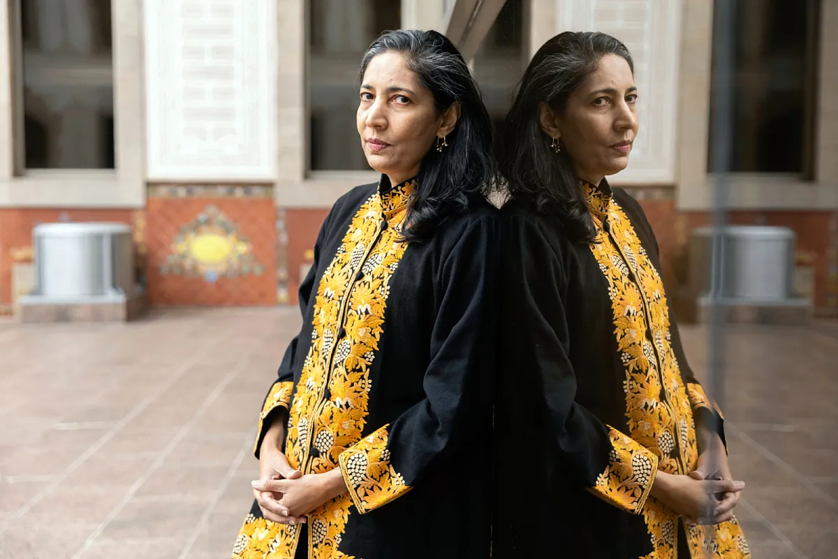 Kiran Desai publica novela que explora tensiones del multiculturalismo global
