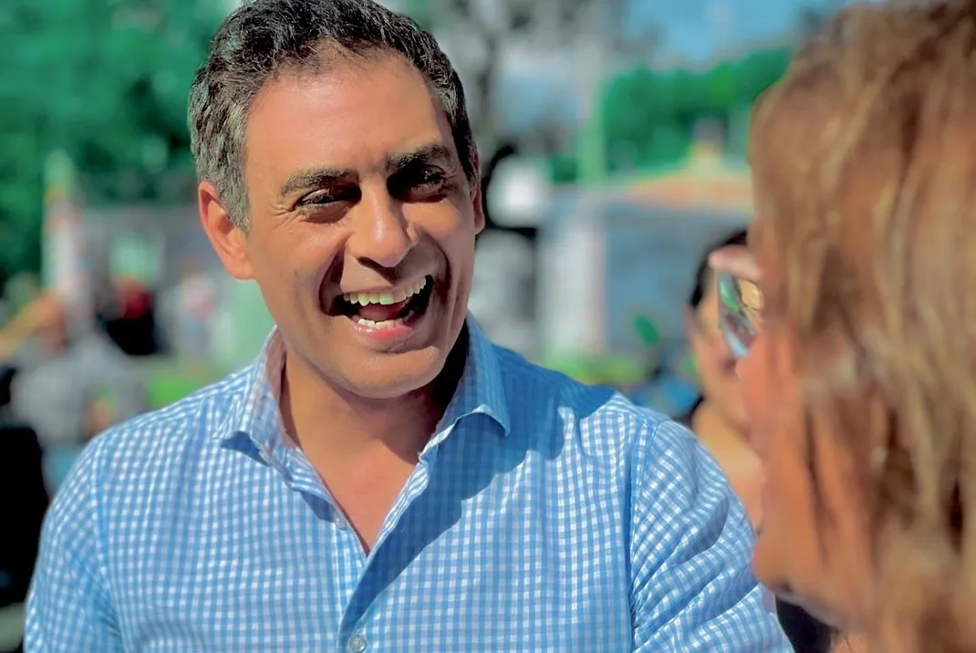 Hoy, en la zona norte de la ciudad, @gaston.hissa.intendente junto a @claudiojpoggi realizaron una visita a la obra de repavimentación en la calle Martín de Loyola, entre Justo Daract y av. Sucre. Esta tarea se d