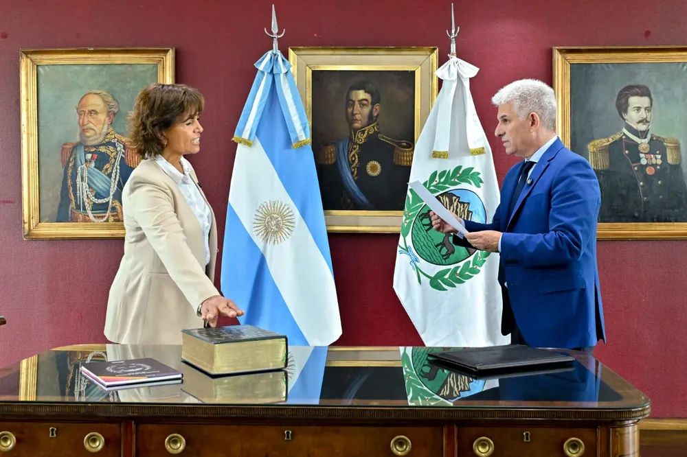 multimedia.grande.8f83cfbaacb19fbf.Z3JhbmRlLndlYnA=