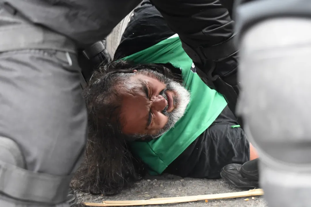 Nuestro reclamo una URGENTE RECOMPOSICIÓN SALARIAL la respuesta de POGGI REPRESIÓN Y VIOLENCIA.