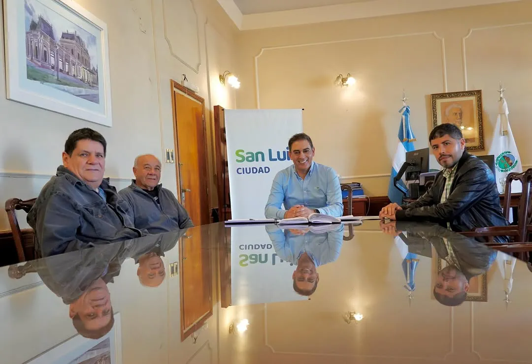 🫱🏻_🫲🏼 Esta mañana, @gastonhissa recibió en su despacho del edificio municipal a los principa