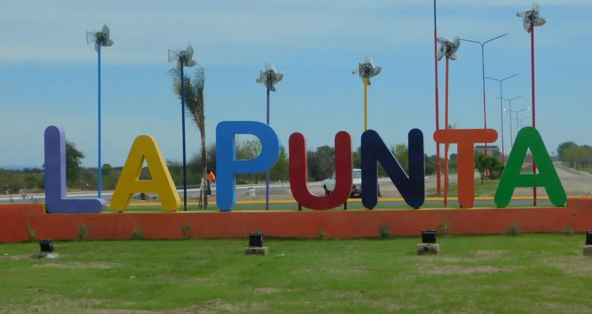 42792518_578066052611768_7578119560683847680_n-1210x642